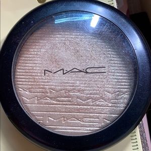 MAC oh darling skin-finish highlight